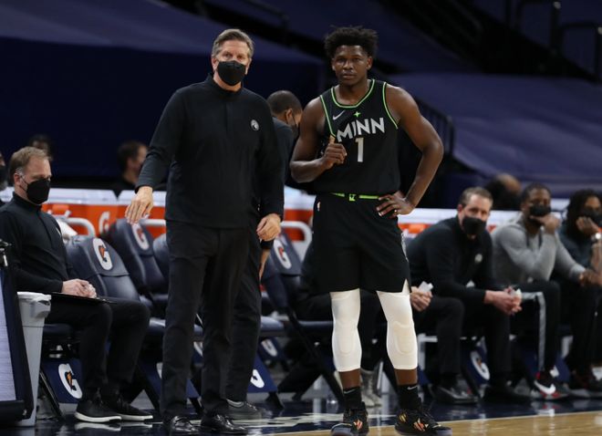 而是坐镇球 而是坐镇球