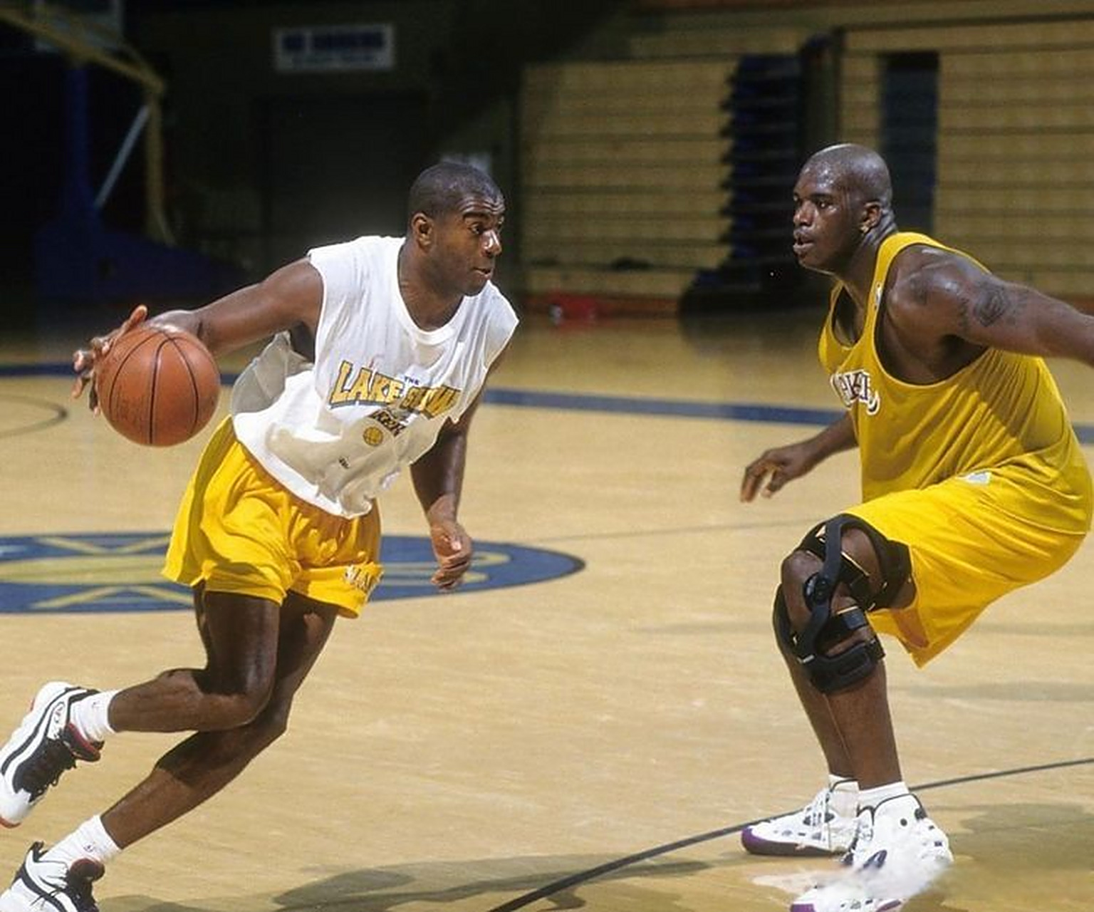 很多球迷欢 很多球迷欢