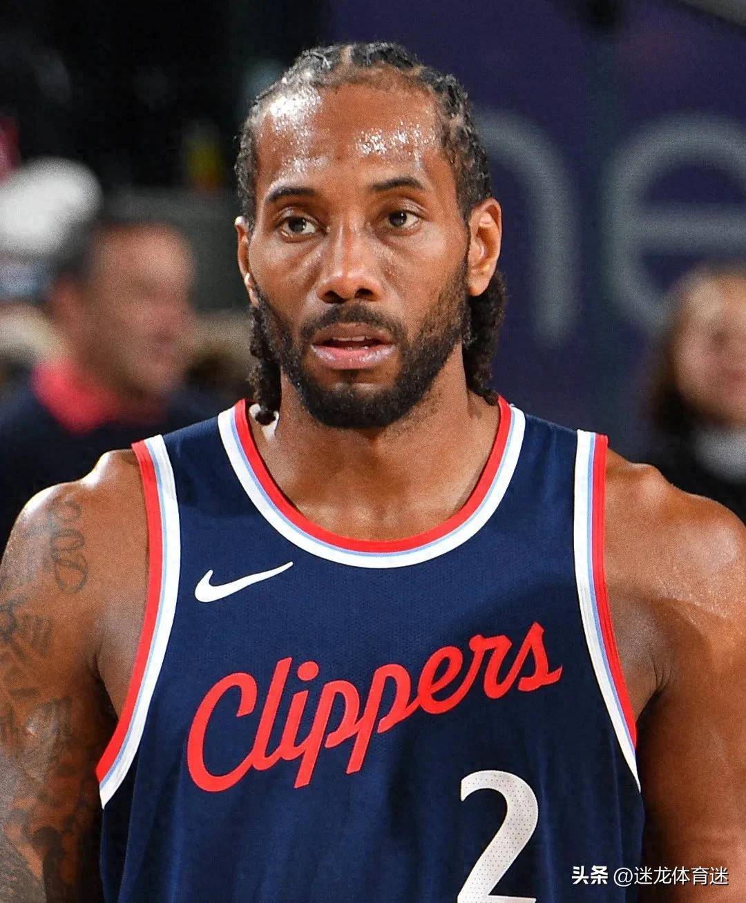 背后是他对 背后是他对